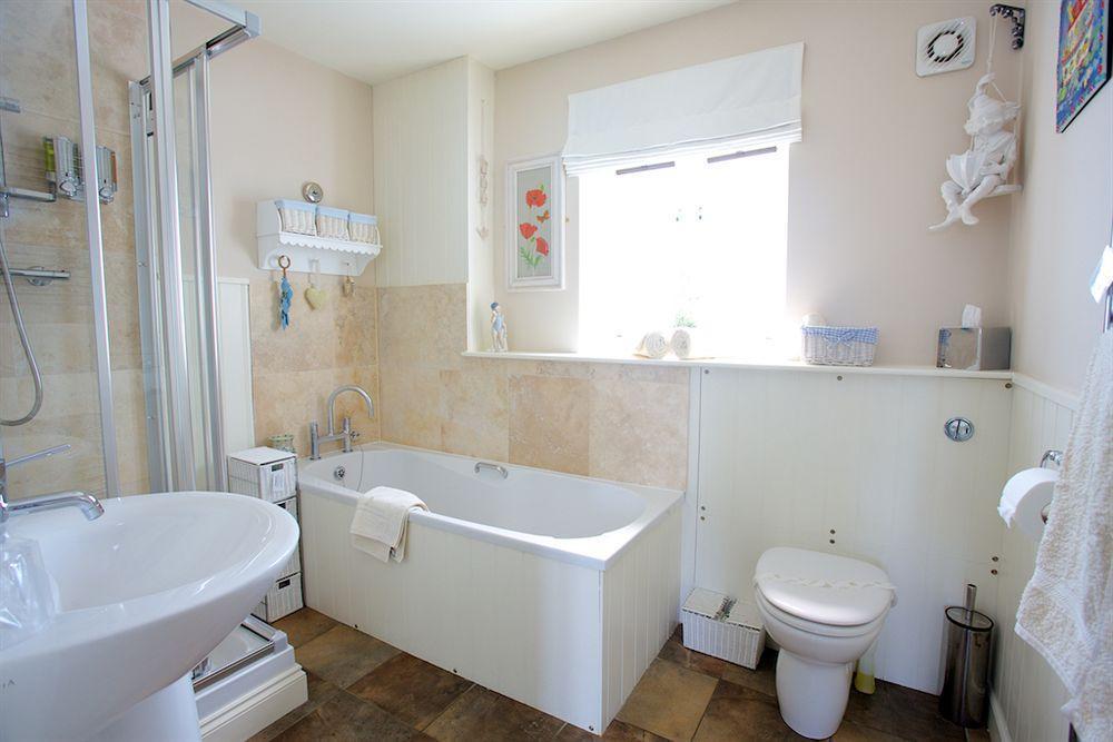 Silverstone Guest House Екстер'єр фото