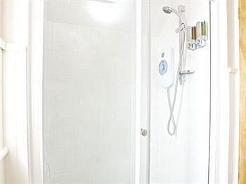 Silverstone Guest House Екстер'єр фото