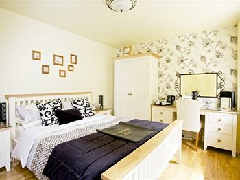 Silverstone Guest House Екстер'єр фото